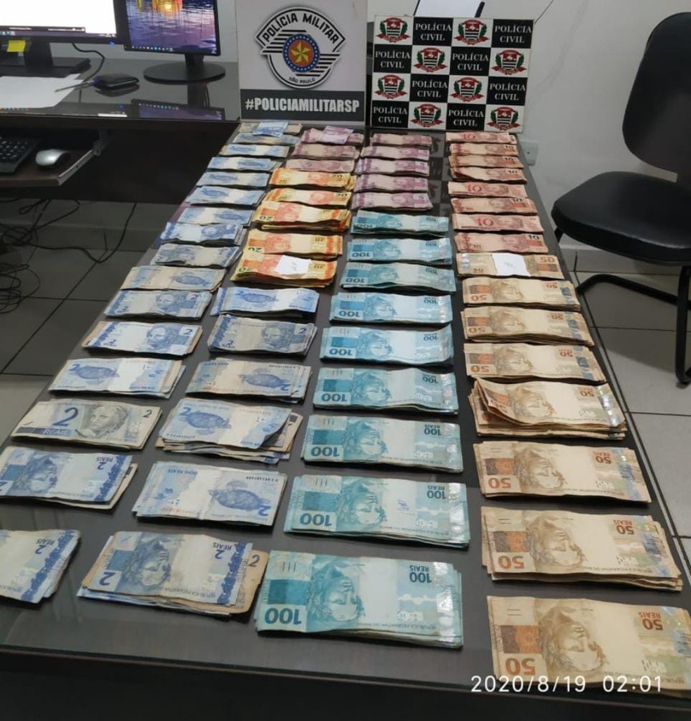 Mais de R$ 21 mil foram recuperados pela polícia — Foto: Polícia Militar 