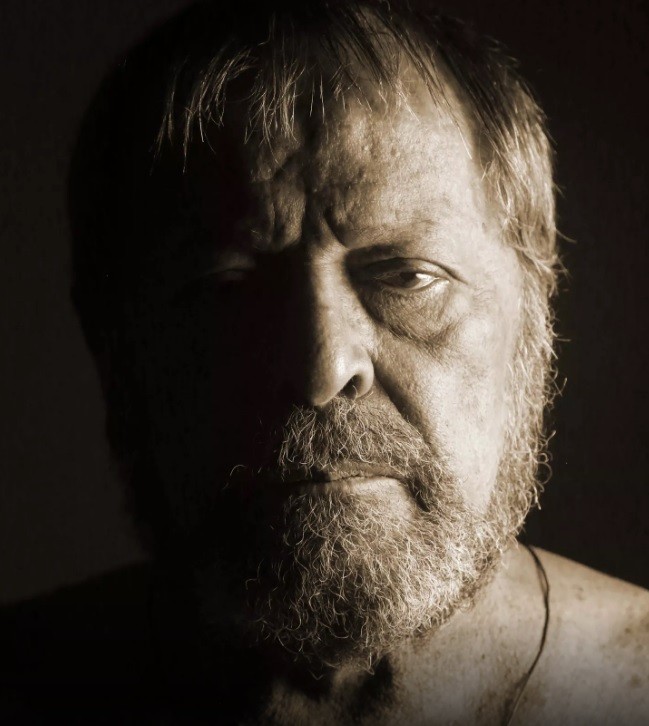 Carlos Vereza presta, no teatro, homenagem ao amigo Jerry Adriani