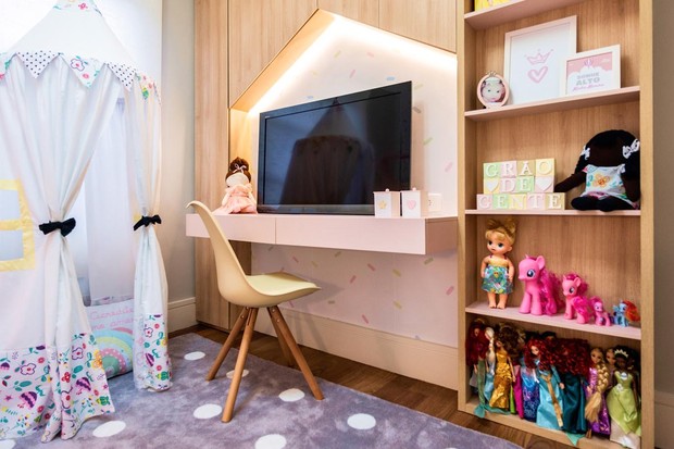 Henri Castelli revela novo quarto supercolorido da filha  (Foto: Divulgação)