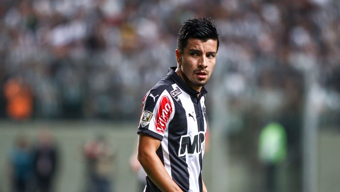 Cárdenas vence enquete garrancho por chute na lua; Flamengo tem 2º e 3º