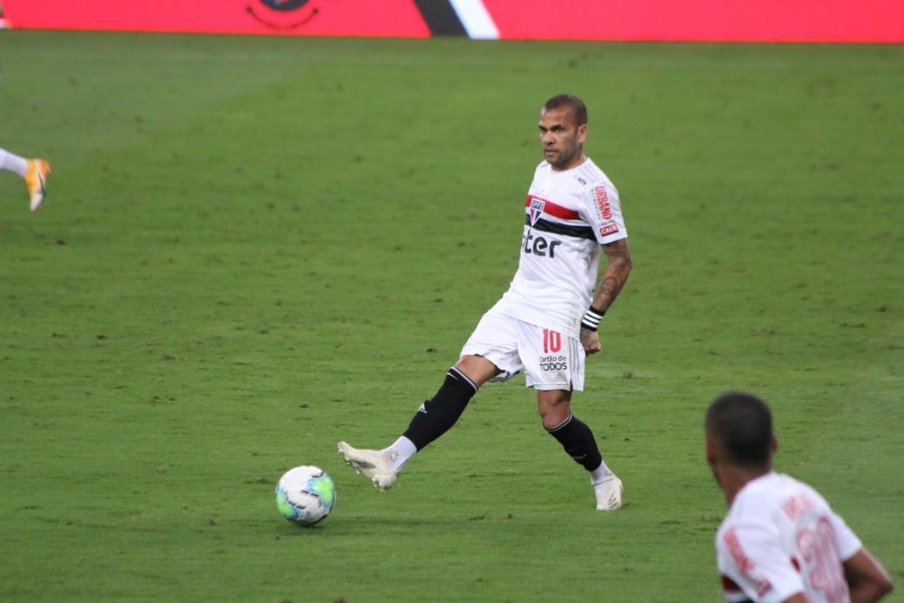 Daniel Alves vai bem, mas coletivo deixa a desejar, veja a avaliação dos jogadores do São Paulo