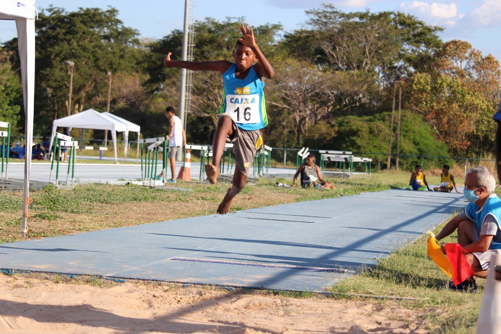 Gustavino nas finais do salto em distância alcançou a marca de 3m81 — Foto: Emanuele Madeira