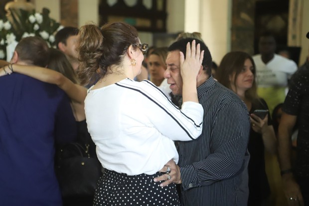 Sonia Lima, mulher de Wagner Montes, recebe Agnaldo Timóteo (Foto: Daniel Pinheiro/AgNews)