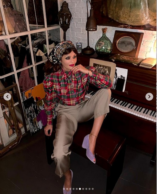 A modelo dinamarquesa Helena Christensen em seu ensaio caseiro (Foto: Instagram)