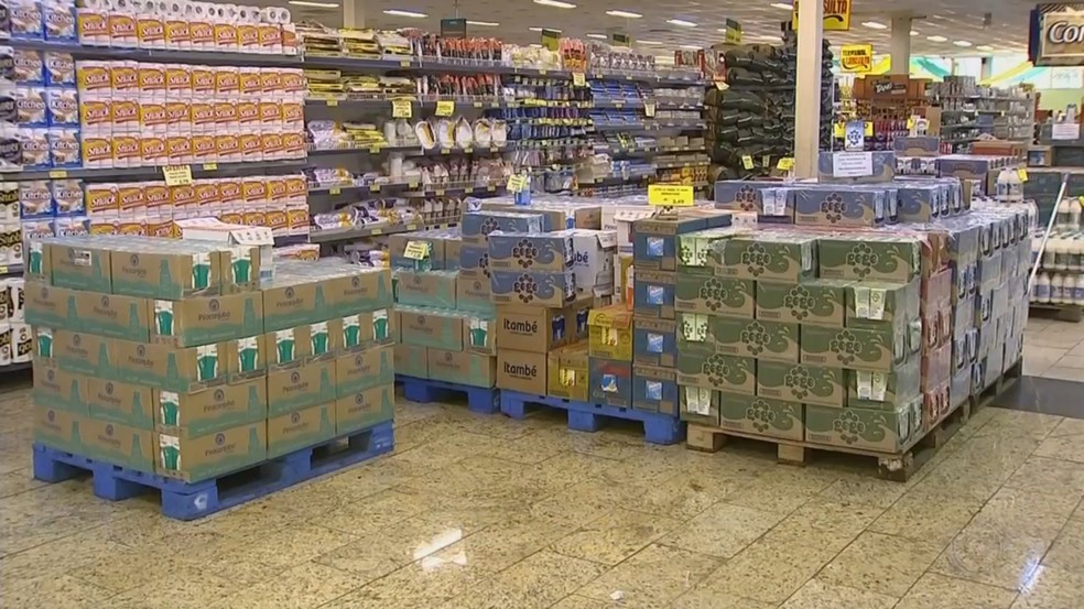 Preço do leite aumentou em 15% na região de Itapetininga (Foto: Reprodução/TV TEM)