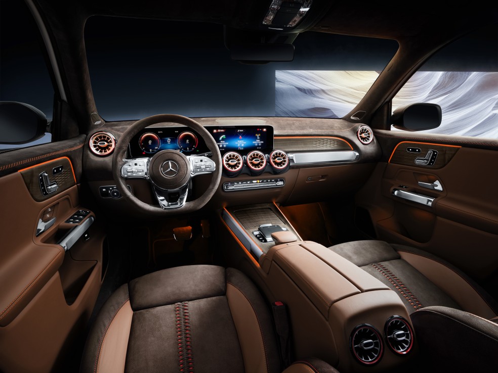 Interior luxuoso perderá grande parte de seus exageros na versão de produção. — Foto: Divulgação/Mercedes-Benz