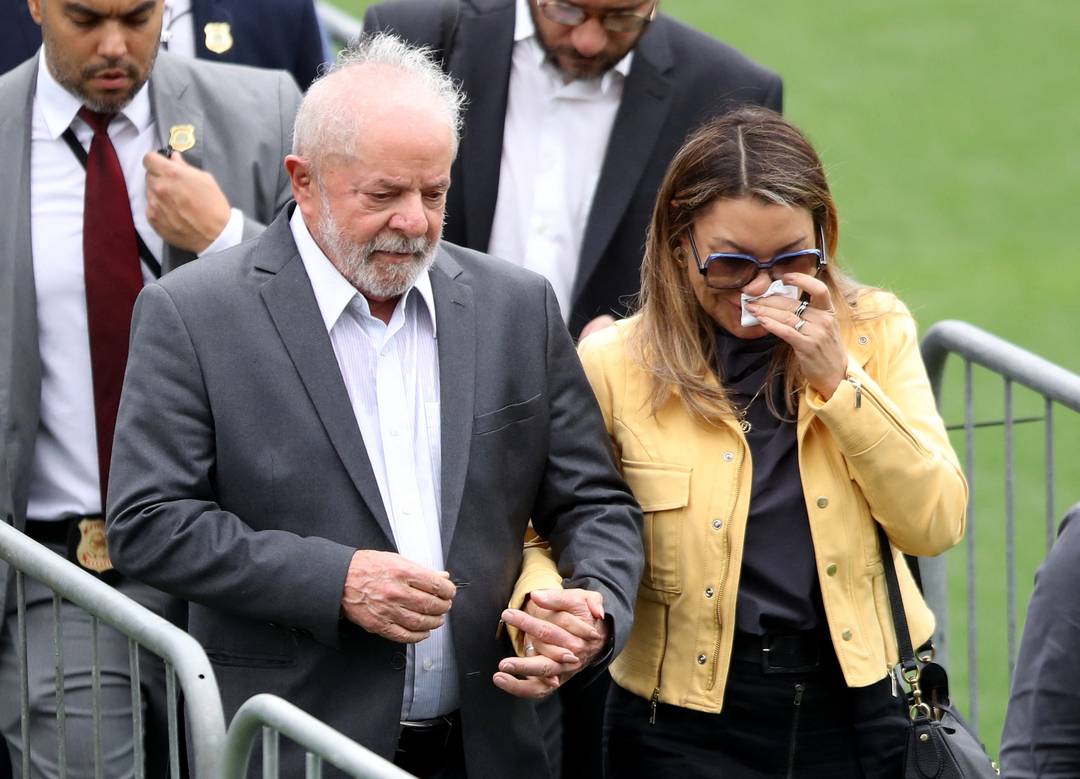 Presidente Lula deixa velório após prestar homenagens ao Rei Pelé em Santos, no litoral de SP, nesta terça-feira (3)