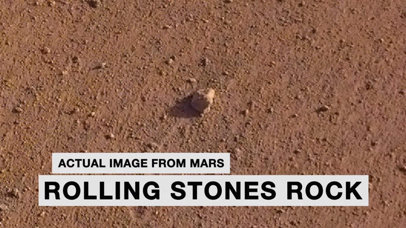 A pedra batizada em homenagem aos Rolling Stones em vídeo divulgado pela Nasa (Foto: Reprodução)
