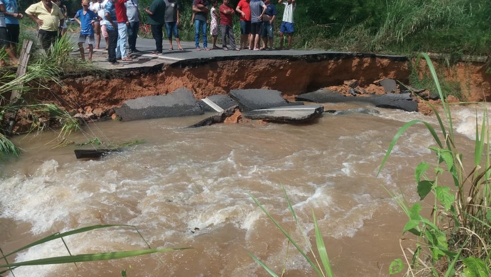 Corte da BR-316 ocorreu no km 189, entre Zé Doca e Araguanã — Foto: Divulgação/PRF