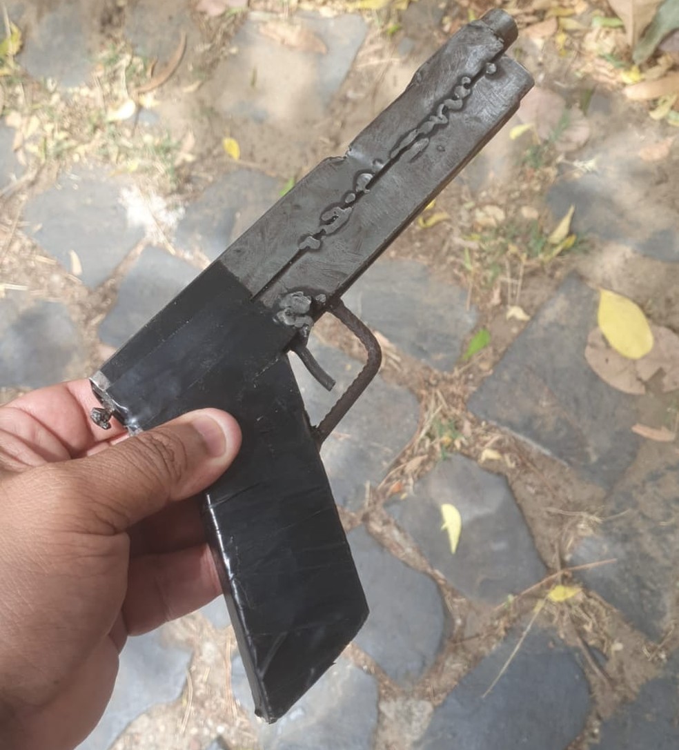 Arma apreendida com o suspeito de assalto em Teresina — Foto: Divulgação/PM