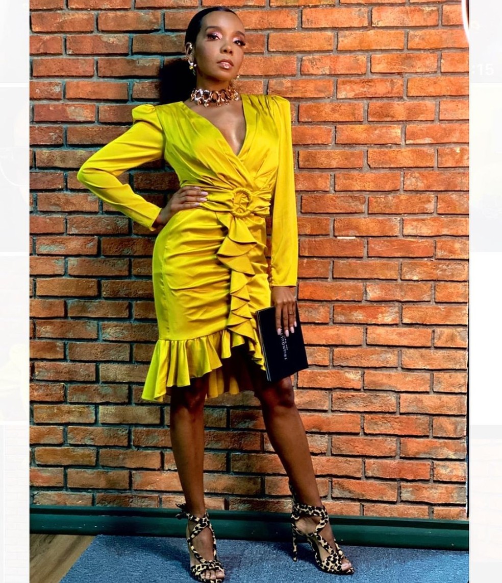 Thelminha usa vestido amarelo  — Foto: Reprodução/Instagram