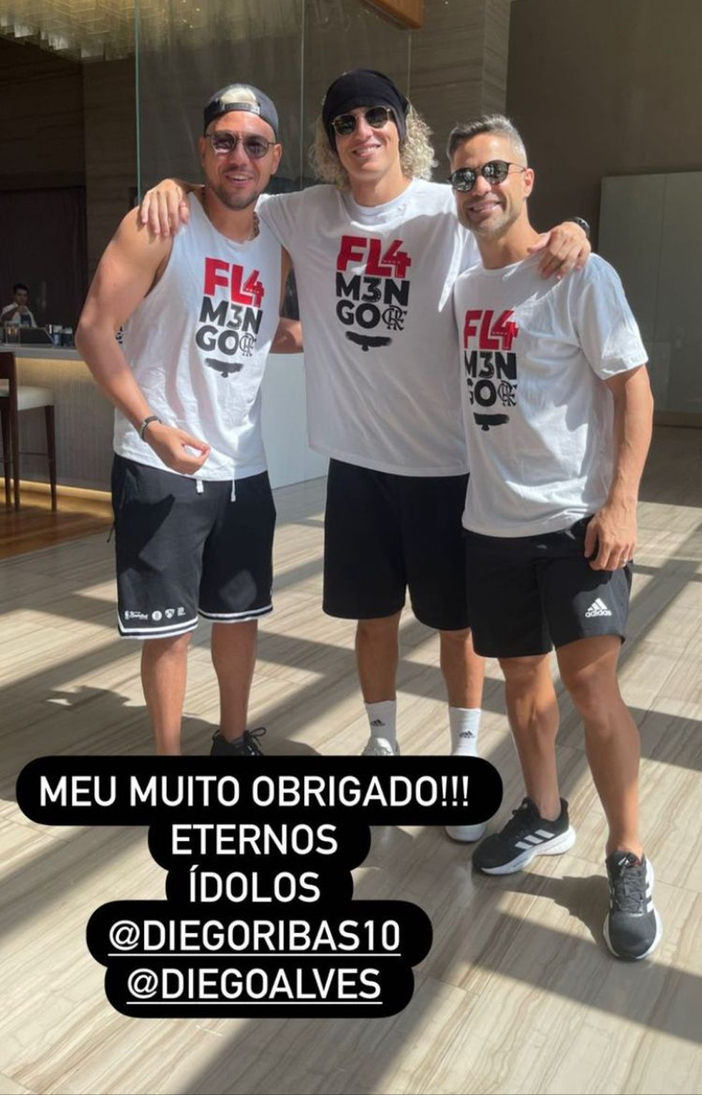 David Luiz, Diego Alves e Diego Ribas a caminho do trio el&eacute;trico  &mdash; Foto: Reprodu&ccedil;&atilde;o/ Instagram 