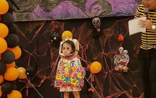 Desista do Halloween: Essa menininha sem cabeça tem a melhor