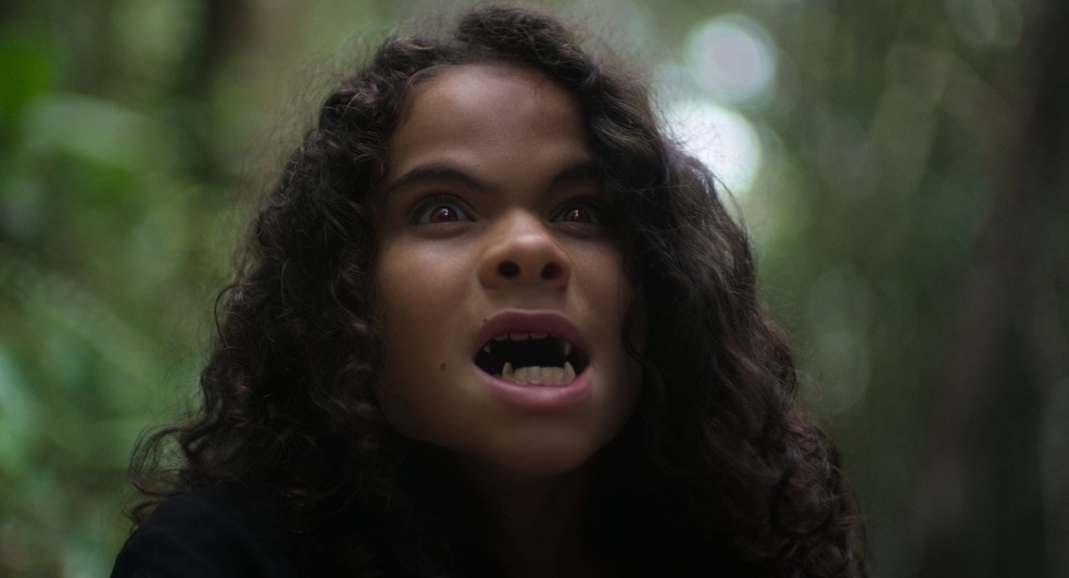 Tómas de França é o lobisomem na segunda temporada de Cidade Invisível  — Foto: Divulgação/Netflix