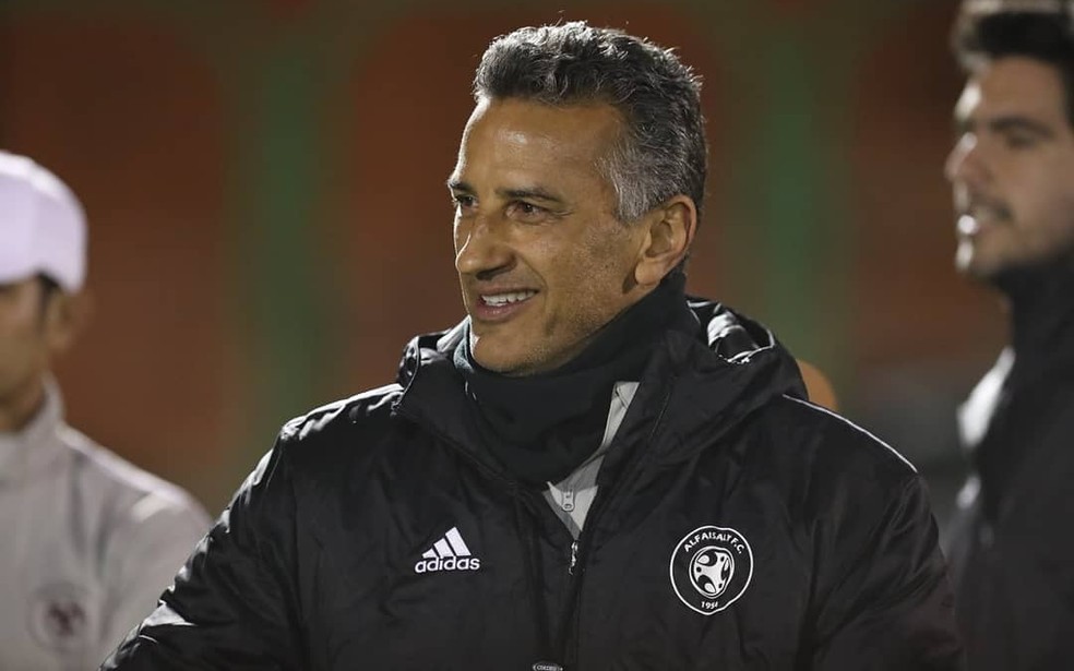 Péricles Chamusca, treinador do Al Faisaly — Foto: Reprodução/Instagram