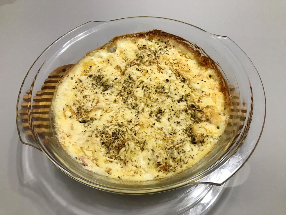 Frango Recheado na Travessa é simples de preparar — Foto: Mainara Screpanti/Cedida