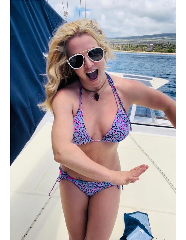 Britney Spears faz passeio de barco (Foto: Reprodução/Instagram)