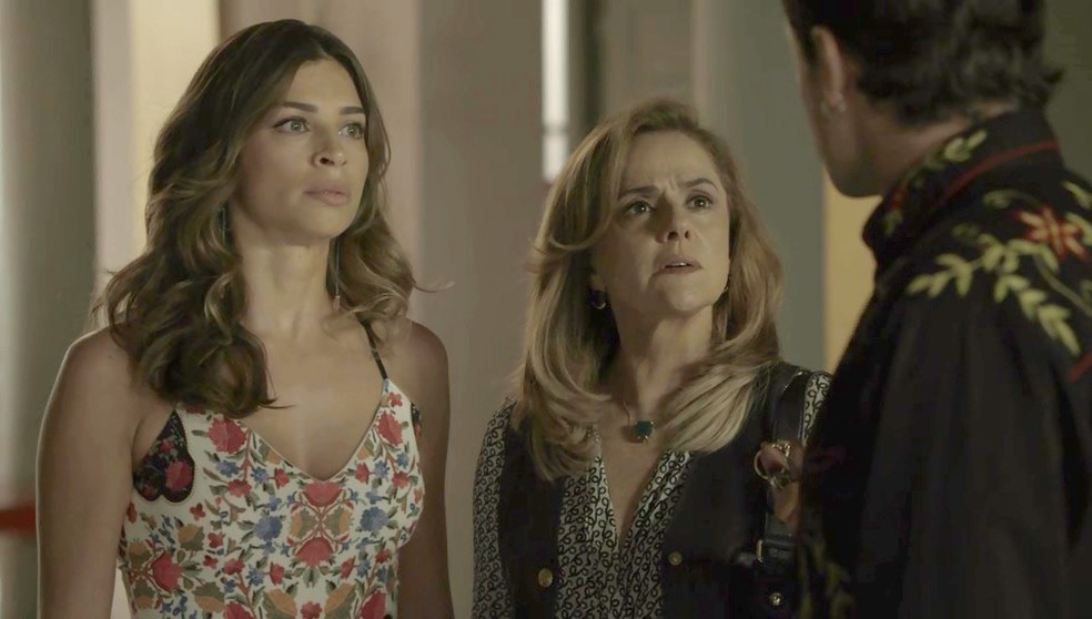 Sophia intervém e apoia Lívia (Foto: TV Globo)