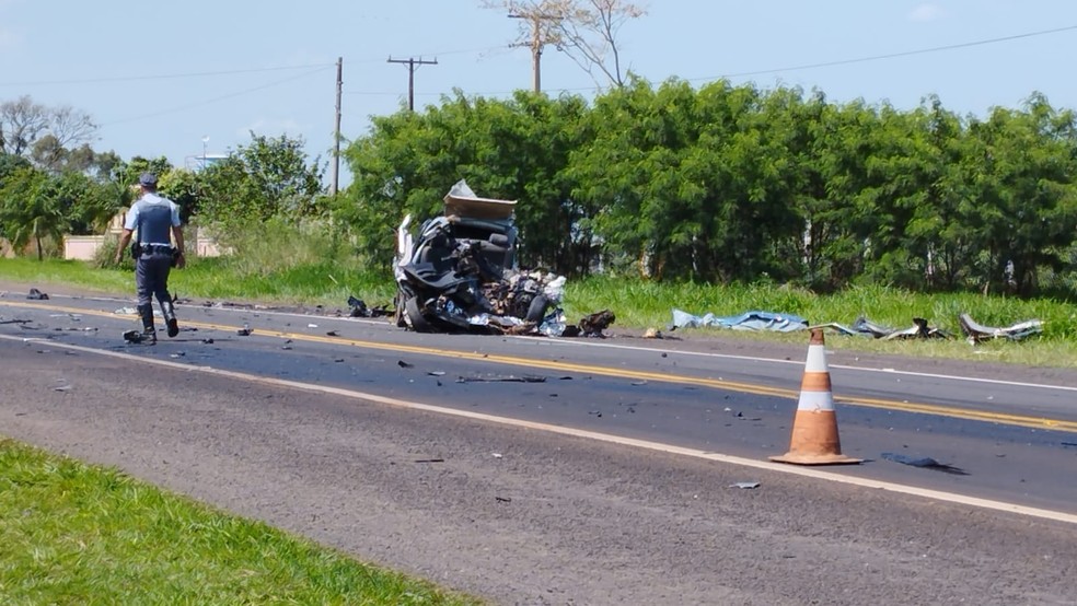 Duas pessoas morreram na Rodovia Júlio Budiski (SP-501), em Álvares Machado (SP) — Foto: Bruna Bachega/TV Fronteira