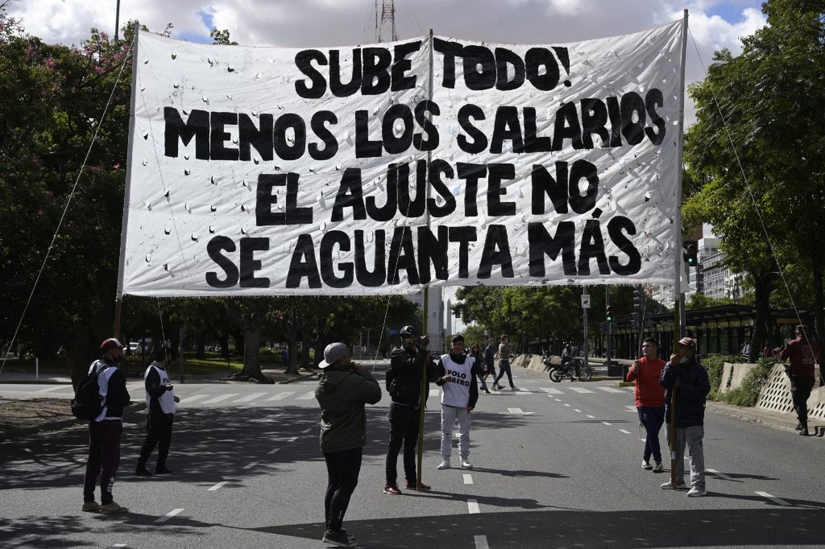 Protestos exigem mais subsídios e emprego na Argentina | Mundo | G1