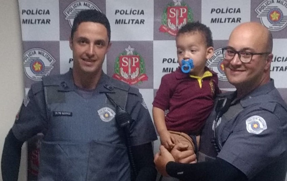 Criança é salva por policiais militares ao engasgar com saliva e secreções do nariz em Garça (SP) — Foto: Aniele Cunha /Arquivo pessoal