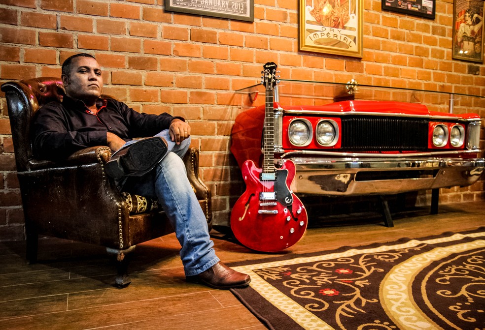 Cláudio Oliveira faz show sexta-feira (4). (Foto: Matheus Brandão/Divulgação)