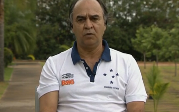 Técnico diz que resultados evitam as reclamações de reservas no Cruzeiro