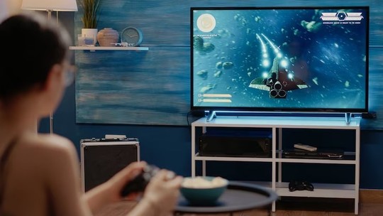 Smart TVs 4K têm desconto de até R$ 2,7 mil; veja modelos em promoção