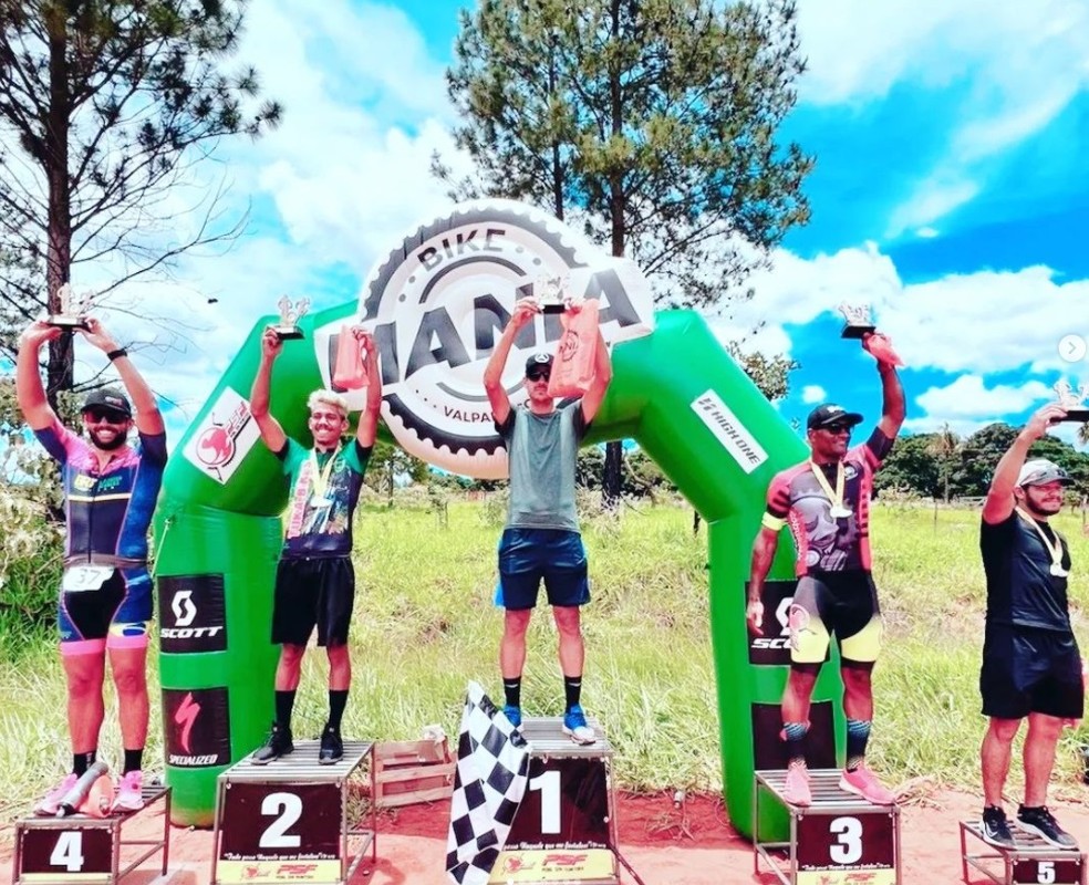 Ciclista do DF Joelson Fernandes ficou em 3° lugar em uma competição de corrida e ciclista em Valparaíso (GO) — Foto: Reprodução/Instagram