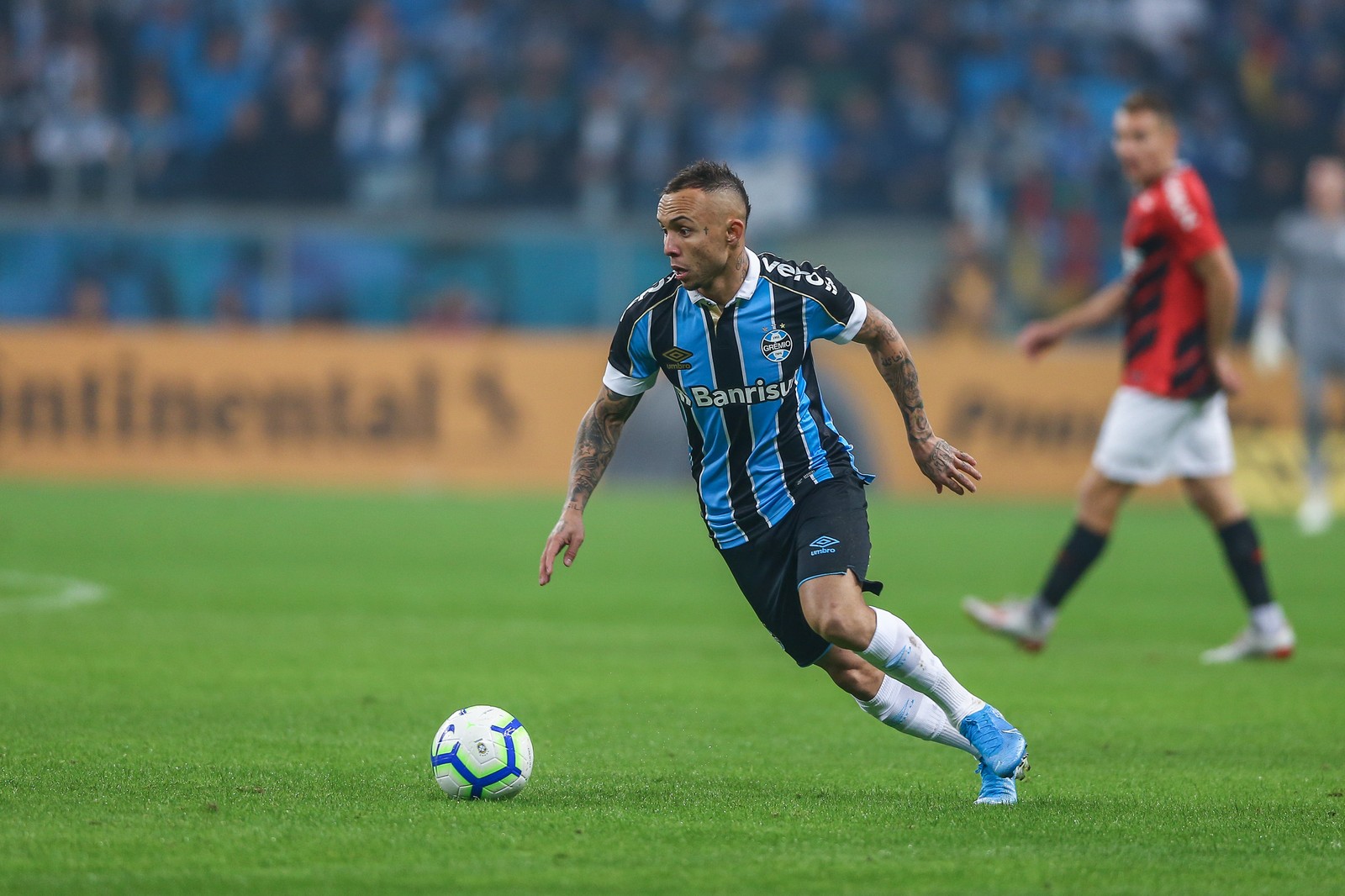 Perto do fechamento da janela, Grêmio recusa proposta do Milan por Everton