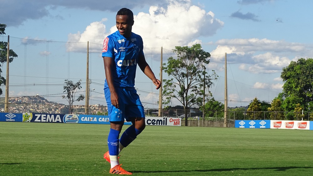 Élber é procurado por clubes brasileiros, e Cruzeiro estuda investidas