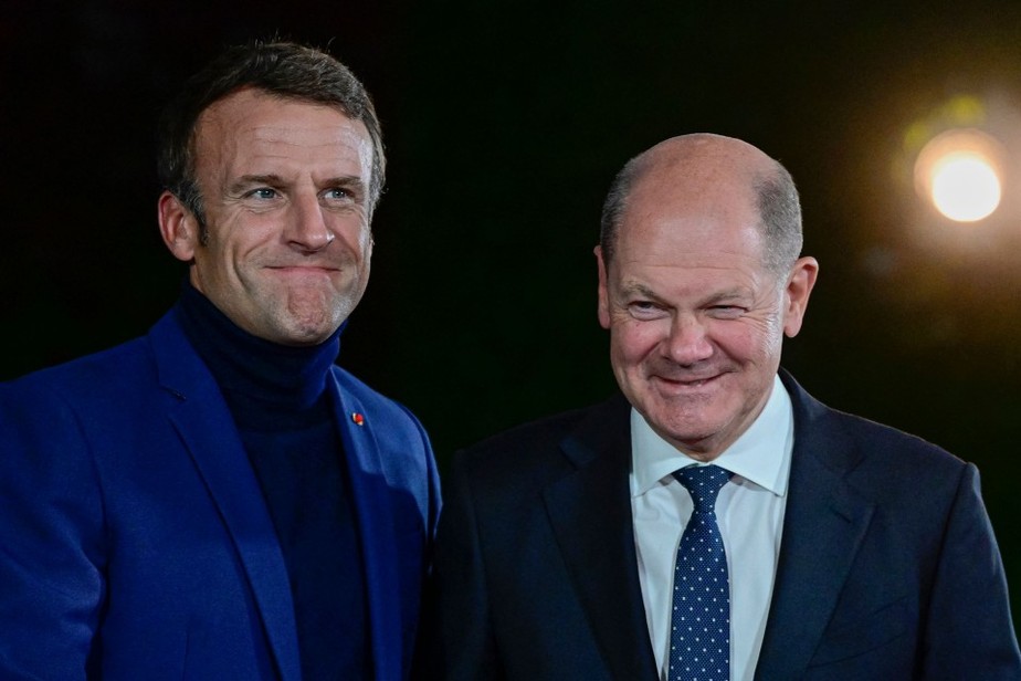 Emmanuel Macron, presidente da França, e Olaf Scholz, chanceler da Alemanha, durante reunião em Berlim