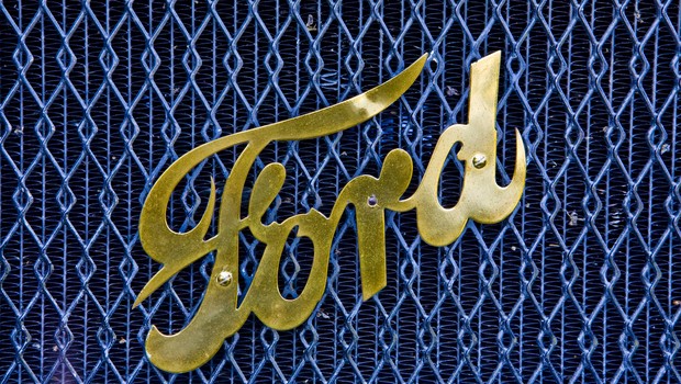 Slogan da Ford em fachada de prédio. (Foto: Diane D Miller via Getty Images)