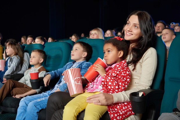 crianças no cinema (Foto: Thinkstock)
