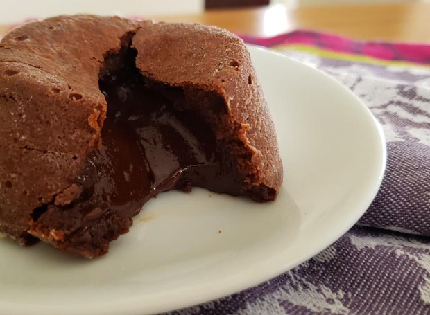 Bolinho de chocolate para petit gâteau é fácil de fazer e fica uma delícia! (Foto: Divulgação)