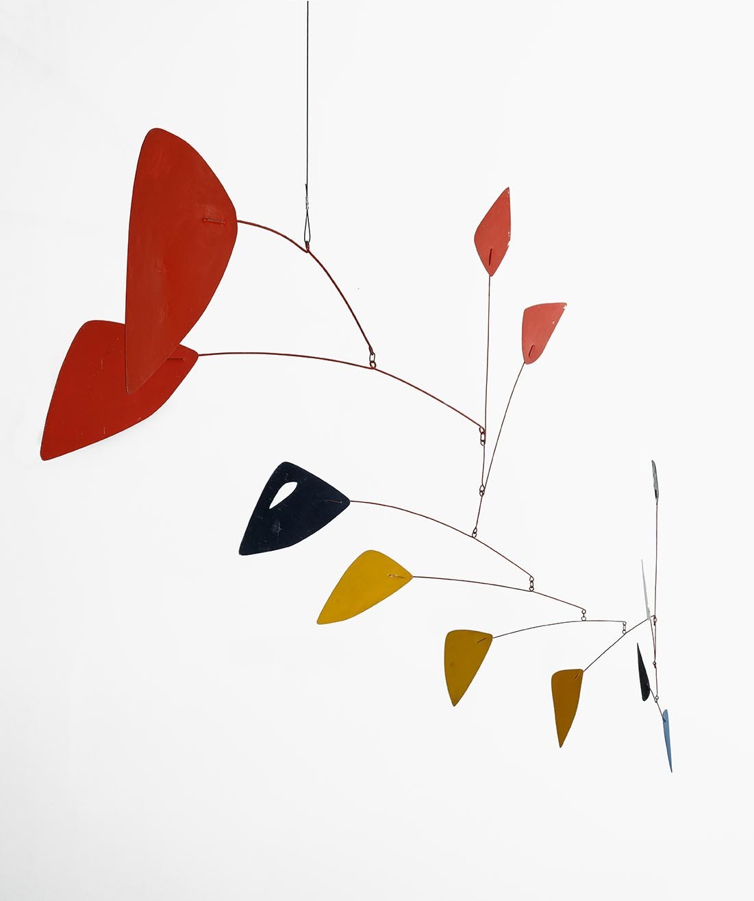 Alexander Calder. Sem título, 1962 Folha de metal, arame e tinta 101,5 x 156 cm  (Foto: Coleção particular, Rio de Janeiro / © 2022 Calder Foundation, New York / Artists Rights Society (ARS), New York / AUTVIS, Brasil / Casa Roberto Marinho / Divulgação)