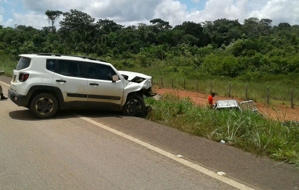 Acidente na BR deixa três vítimas graves e duas pessoa mortas em Nova Mutum Paraná, RO (Foto: PRF/Divulgação)