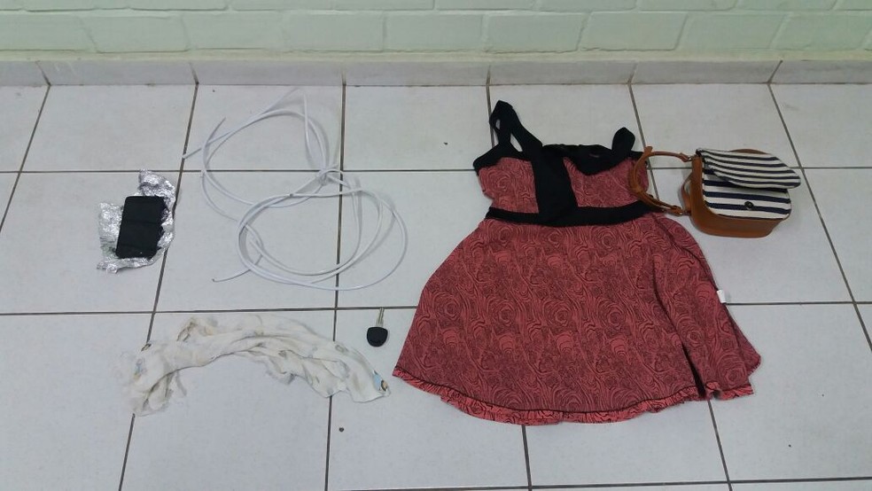 Polícia encontrou no falso cativeiro os objetos usados na simulação do sequestro. (Foto: Divulgação/Polícia Civil)