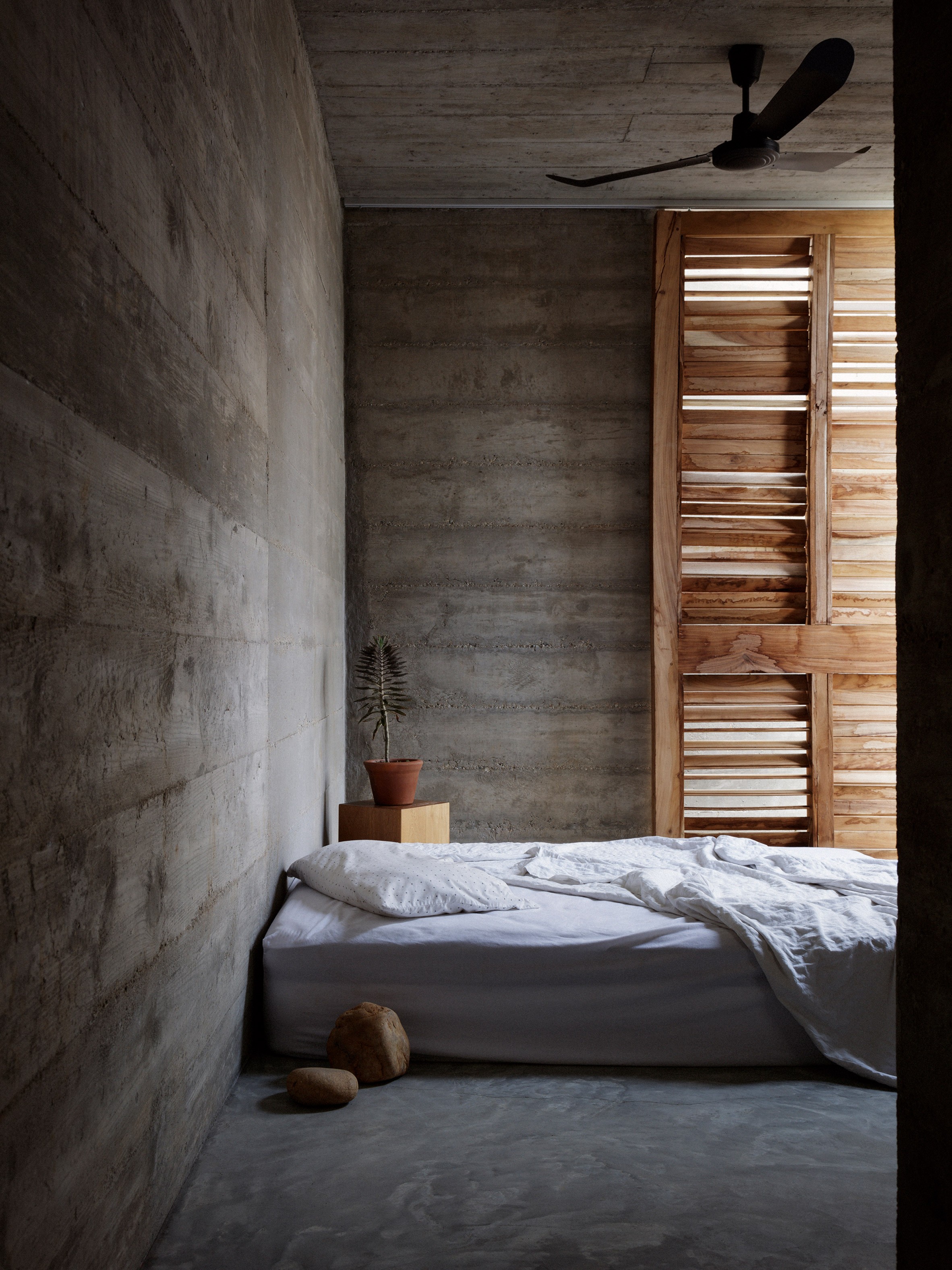 Décor do dia: quarto com decoração minimalista e cama baixa (Foto: Divulgação)