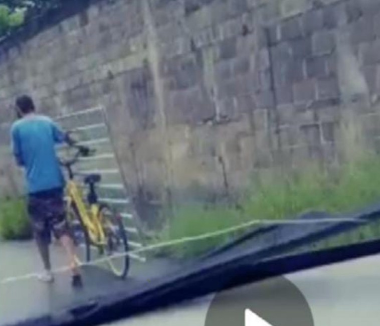 Catador de reciclagens que vendeu portão furtado para comprar leite aos 2 filhos é solto pela Justiça no interior de SP