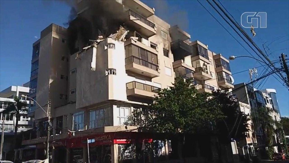 Fogo atingiu apartamentos de prÃ©dio no Centro de Farroupilha â?? Foto: Claudia Soares/Arquivo Pessoal