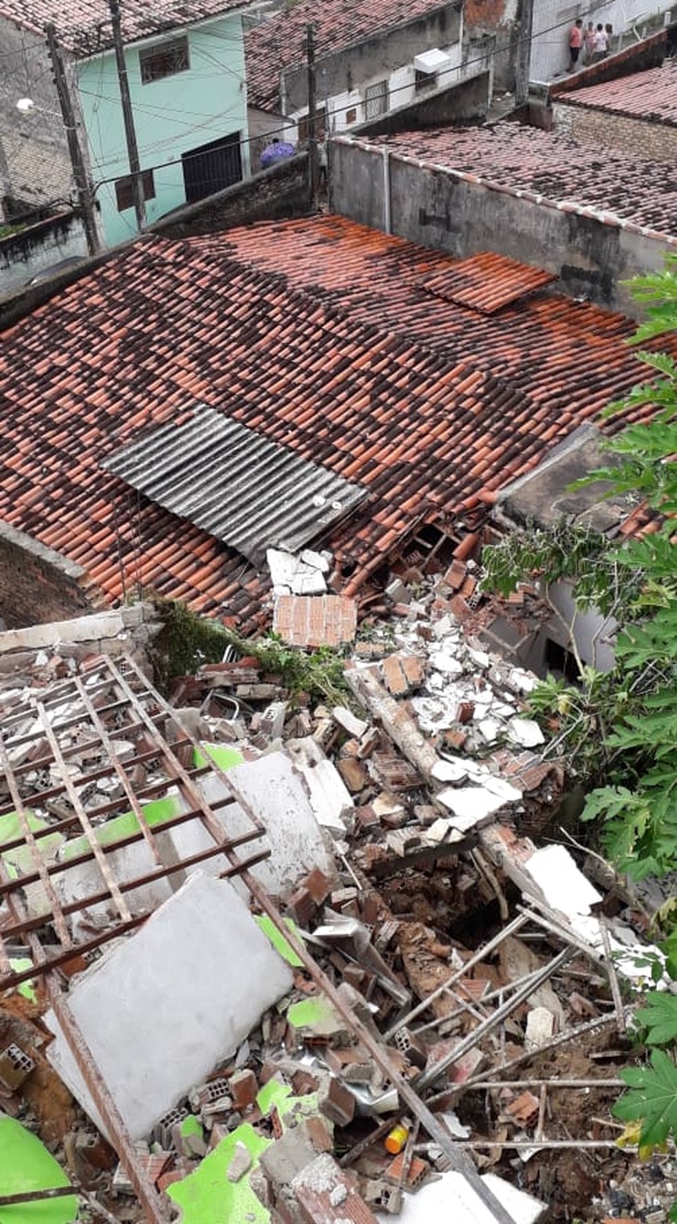 Casa desabou na comunidade do JacÃ³, na Zona Leste de Natal. NinguÃ©m ficou ferido.  â€” Foto: KlÃªnyo GalvÃ£o/Inter TV Cabugi 