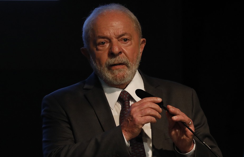 O presidente Lula discursa durante evento