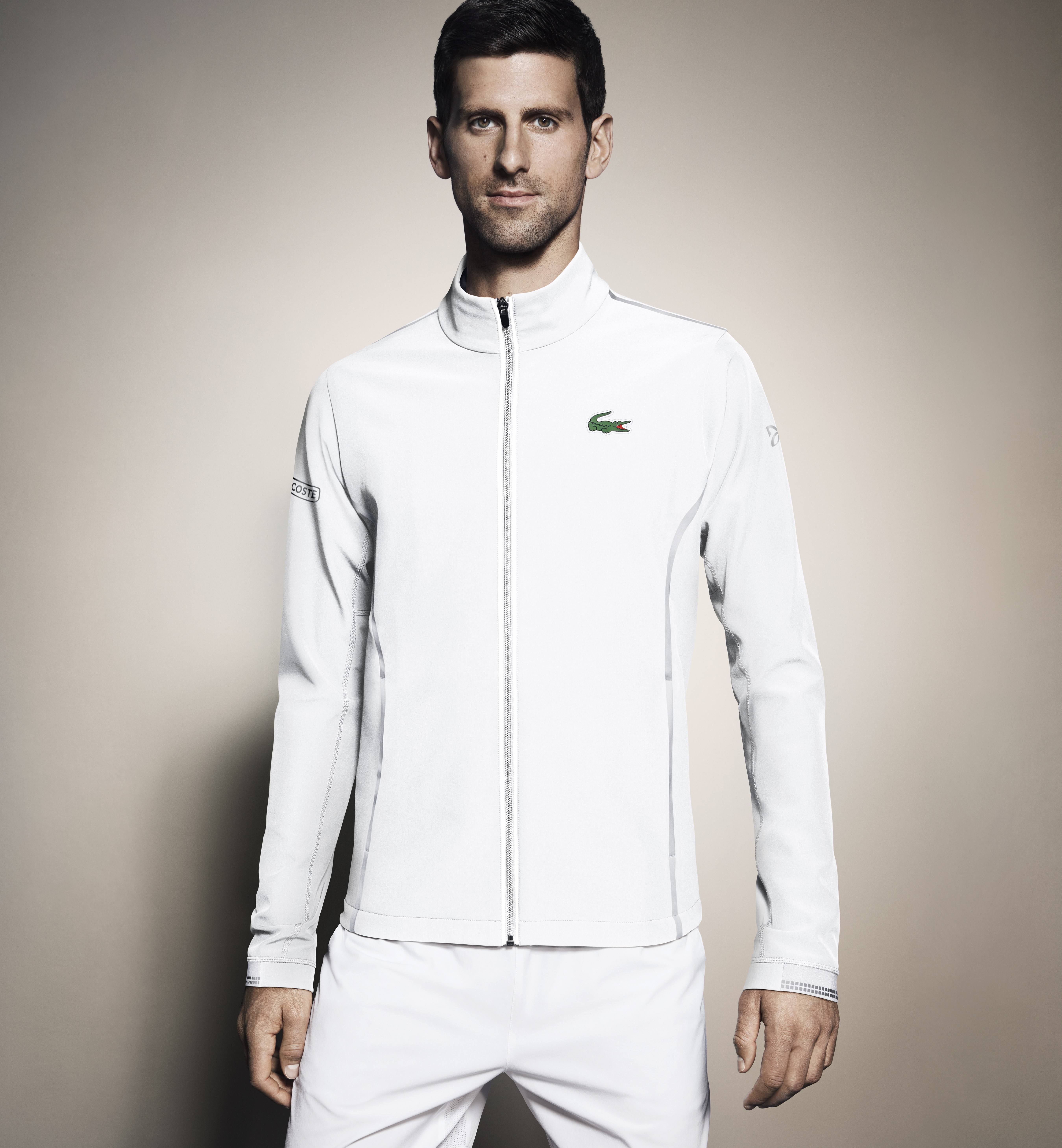 Novak Djokovic e a nova coleção de roupas que criou em parceria com a Lacoste (Foto: Divulgação)