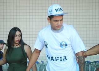 Sem entrevistas, Gabriel Fernández chega para assinar com o Grêmio