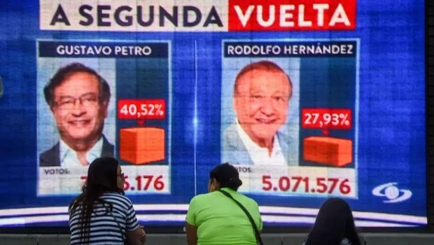 Candidato esquerdista Gustavo Petro recebeu mais votos no primeiro turno (Foto: GETTY IMAGES via BBC)