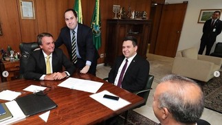 Queiroguinha com Bolsonaro no gabinete do presidente. — Foto: Reprodução/Instagram