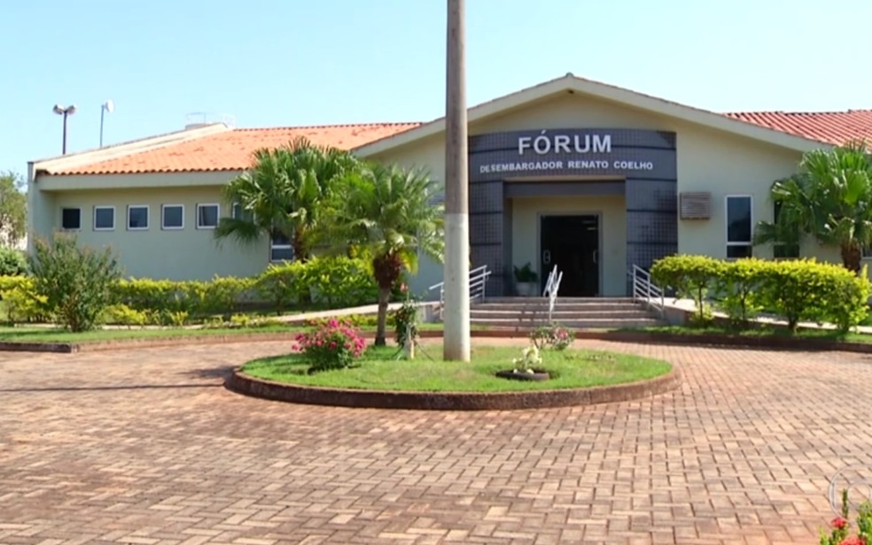 Fórum de Cachoeira Alta — Foto: Reprodução/TV Anhanguera