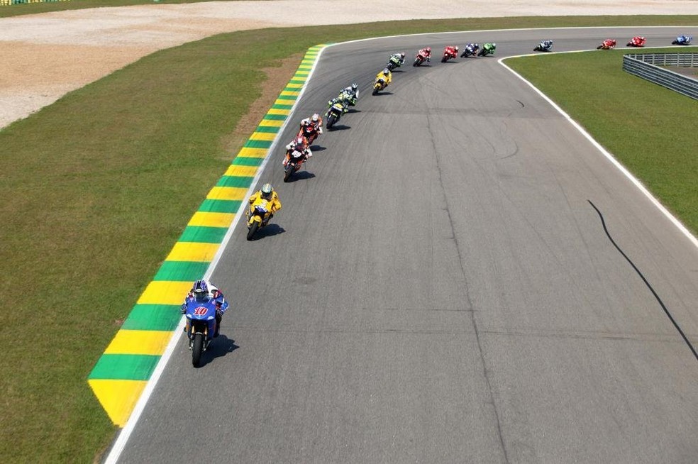 Kenny Roberts JÃºnior puxa a fila da MotoGP no GP Rio de 2004, o derradeiro aqui no Brasil. SerÃ¡ que eles voltam um dia?  â€” Foto: Internet