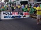 Em Natal, grupo protesta e pede impeachment da presidente Dilma